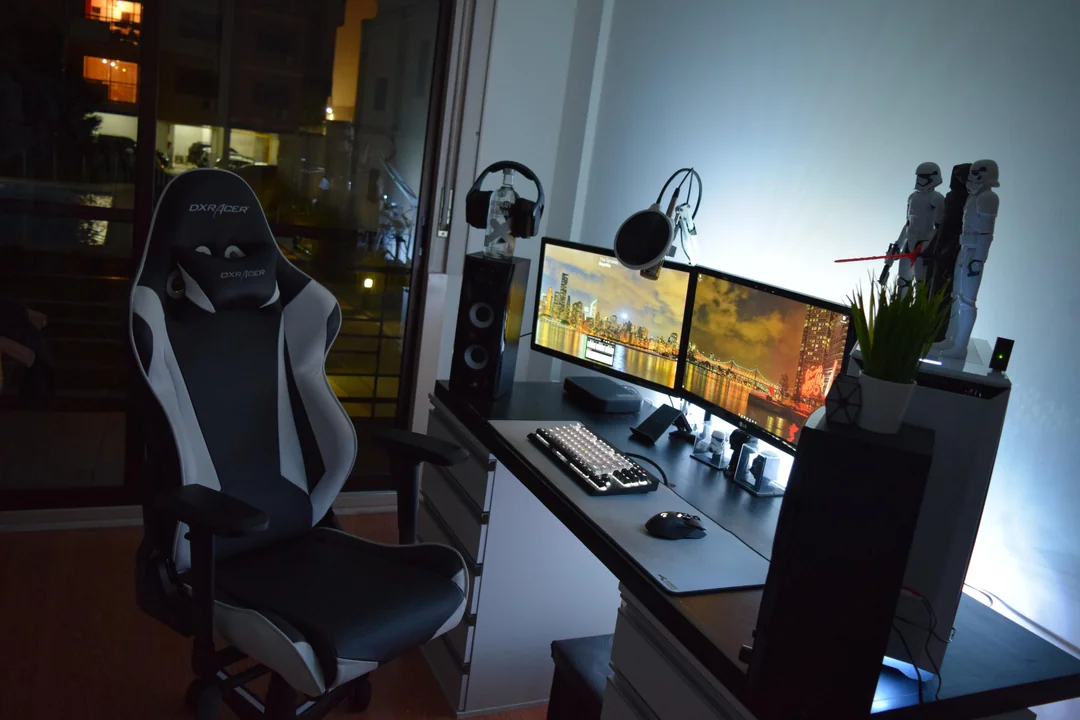 arge gaming desk setup