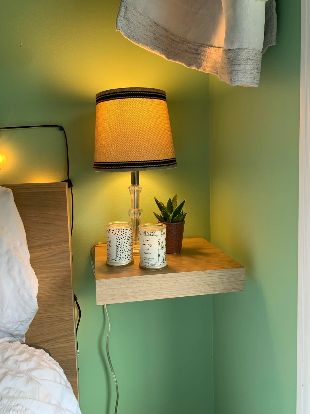 bedroom vanity desk setup
