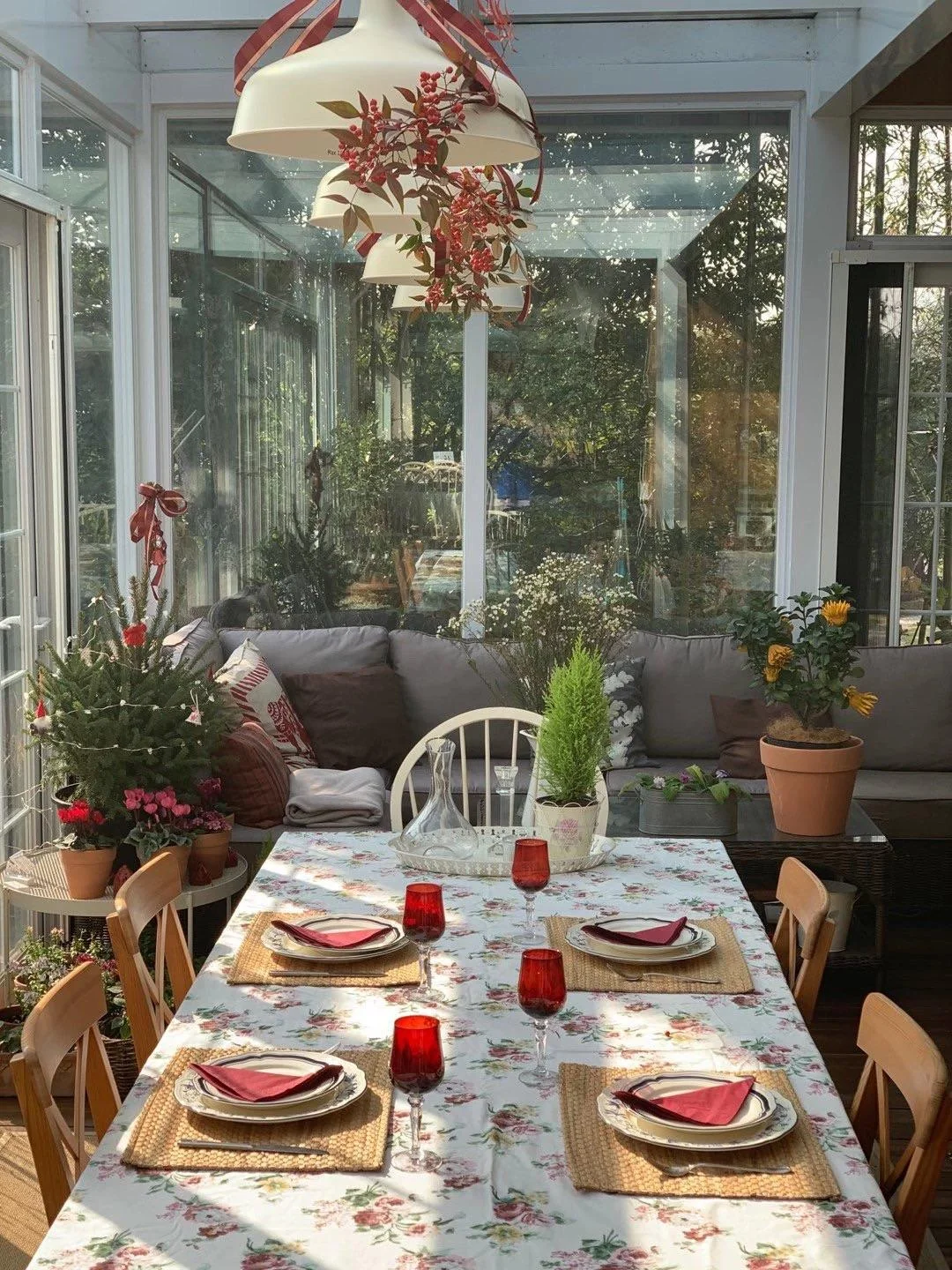 low dining table centerpiece