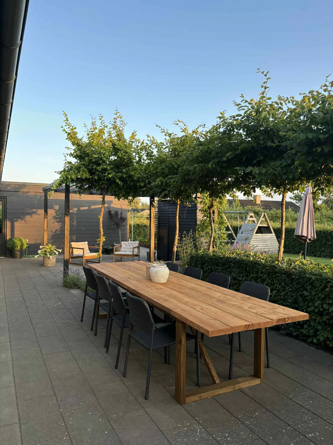 outdoor dining table in garden near bbq

