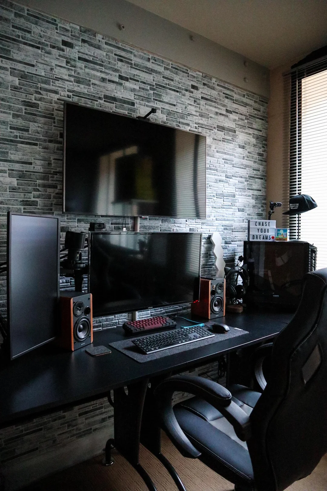black gaming setup dark aesthetic
