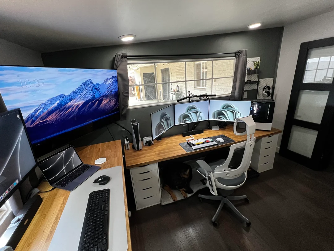 gaming and work desk setup dual purpose

