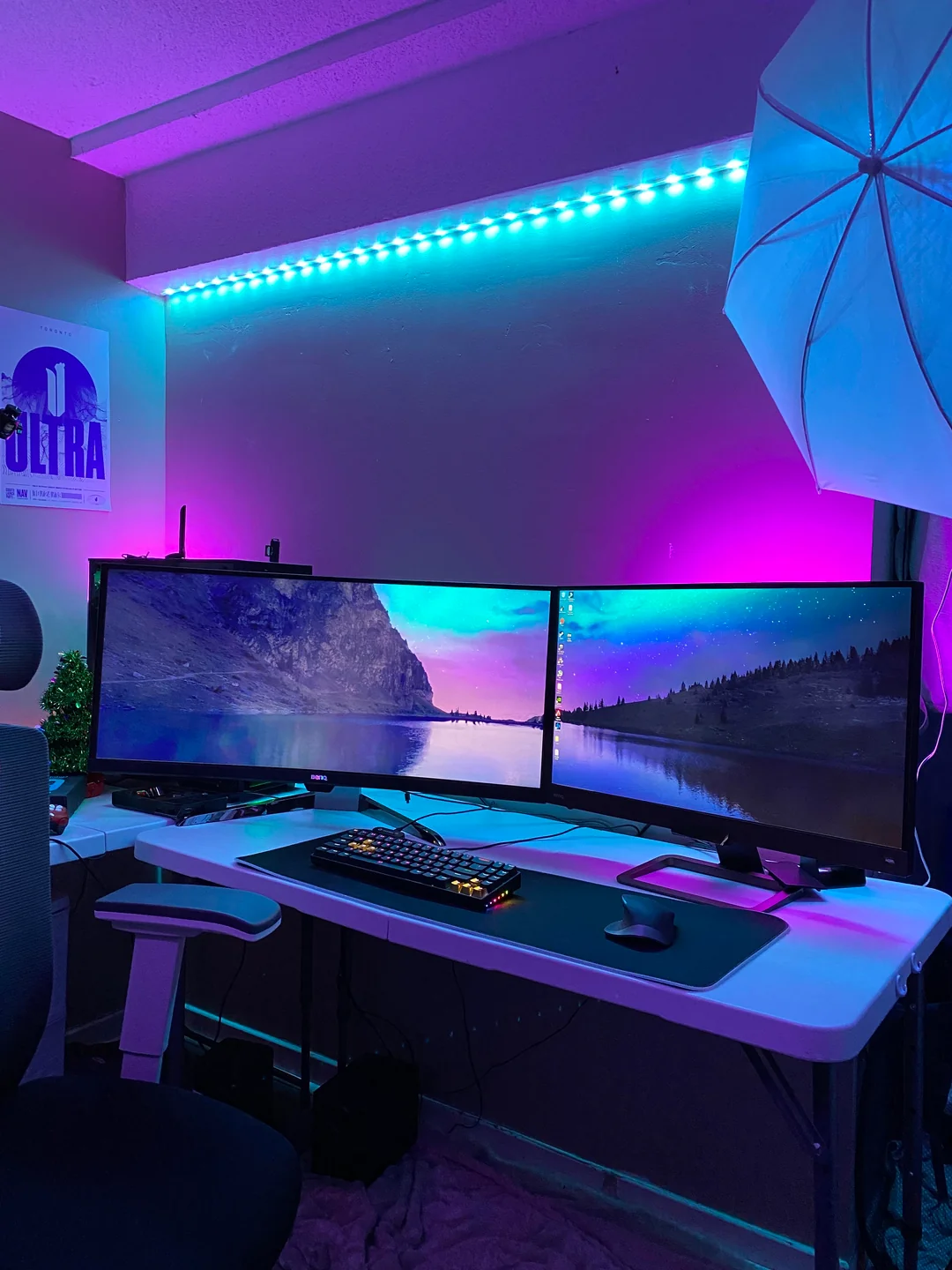 dual monitor gaming setup desk
