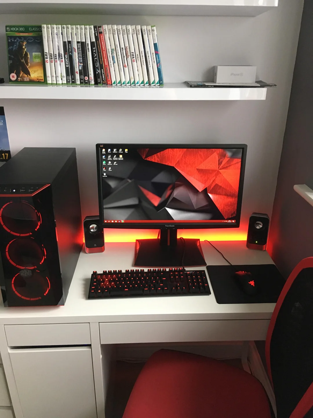 small room gaming desk setup
