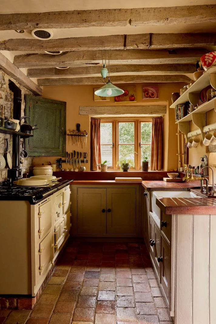 cozy farmhouse stone kitchen design

