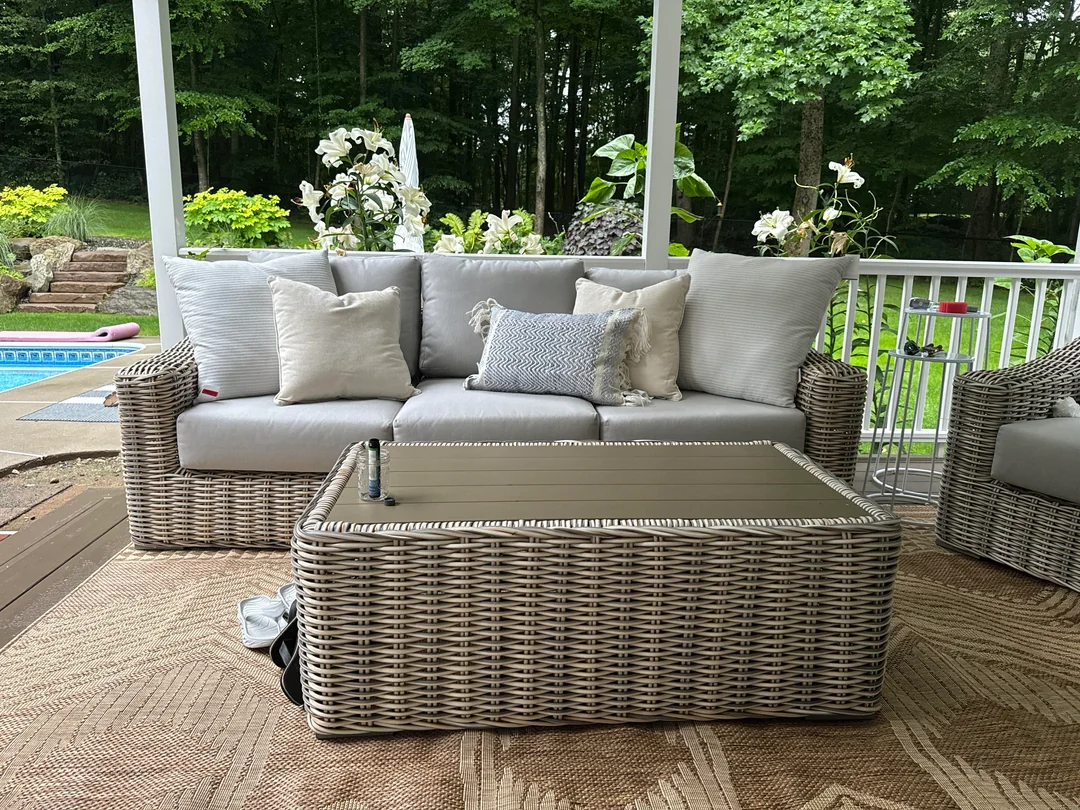 outdoor rug under patio couch setup
