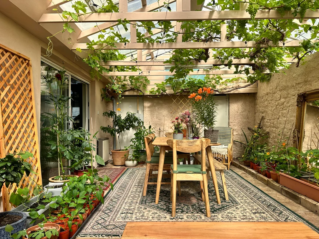 multi purpose garden room setup
