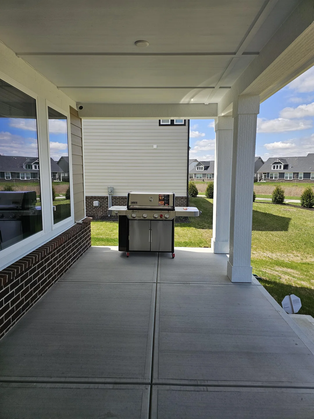 covered bbq patio concrete floor
