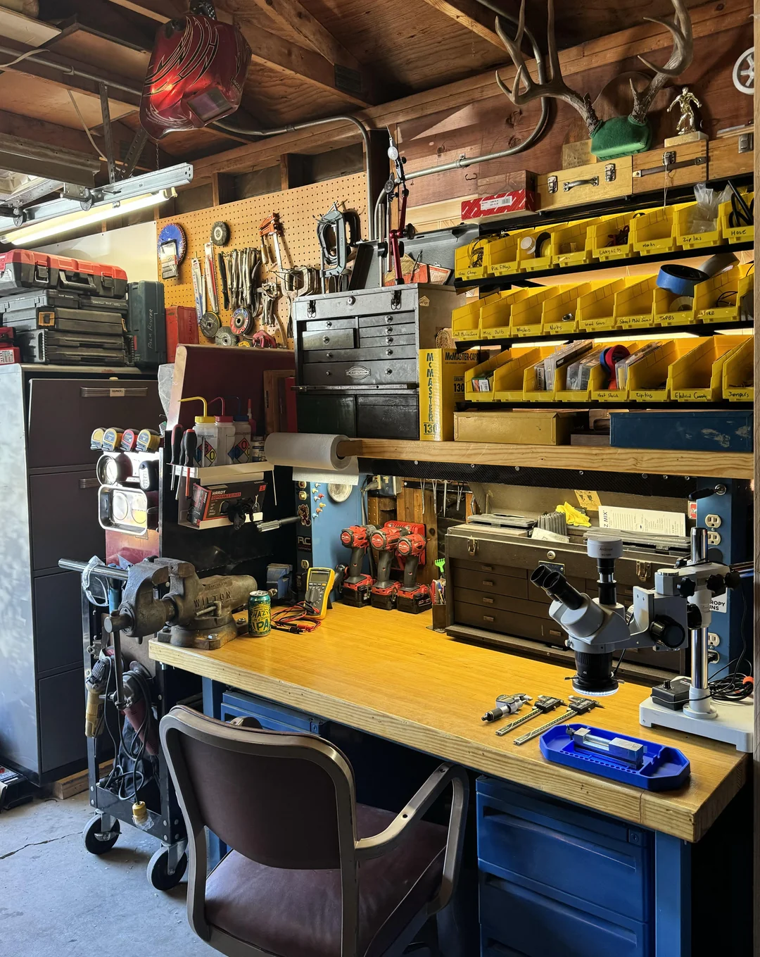clean workshop setup organized after work
